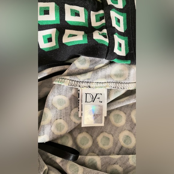 Diane Von Furstenberg Silk Jersey Shirt Dress Green Black Print Button Up Size 2 - Picture 10 of 11